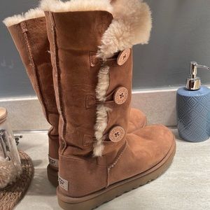 UGG Bailey Button Triplet II Women’s 9